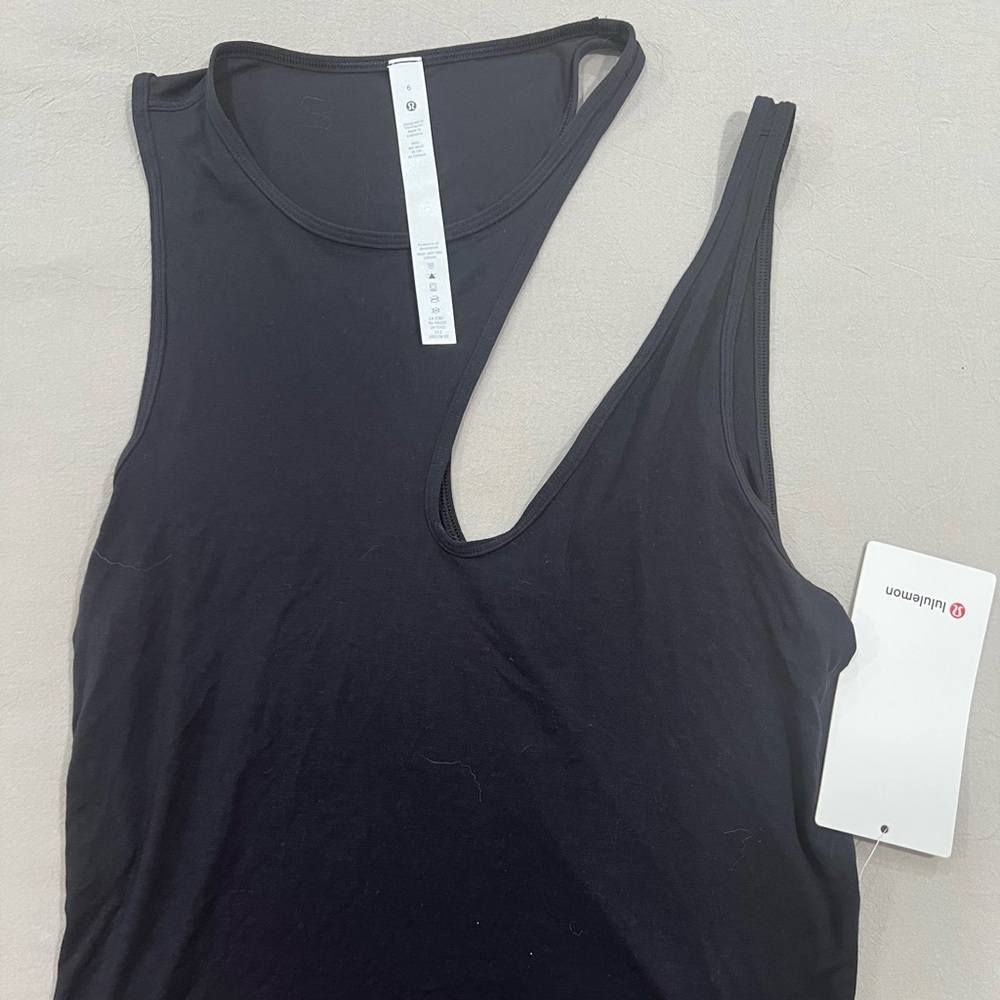 Lululemon shoulder cut-out yoga top size 6, NWT - Picture 3 of 4